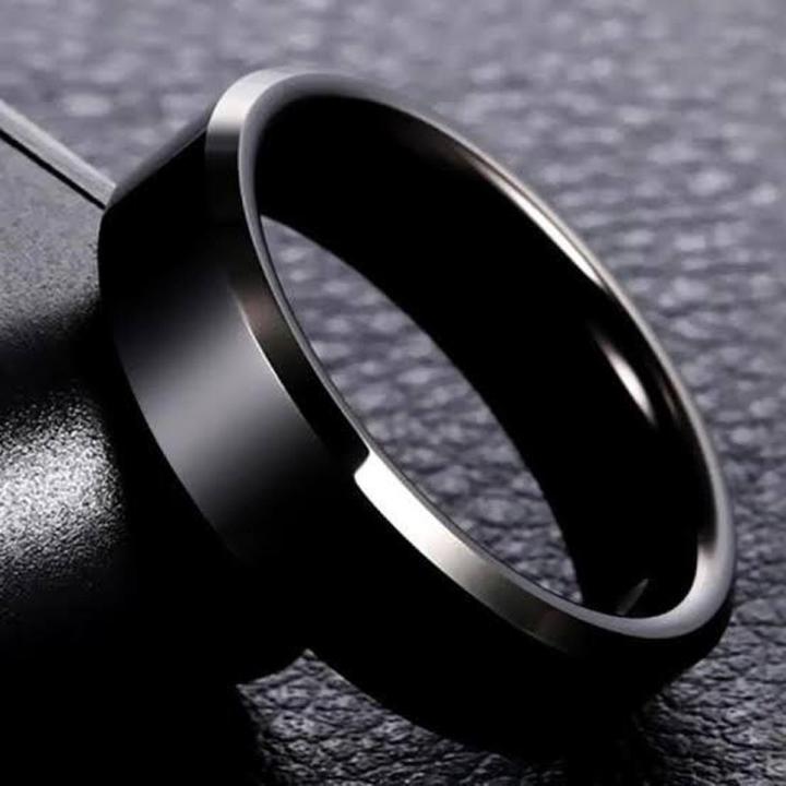 black ring